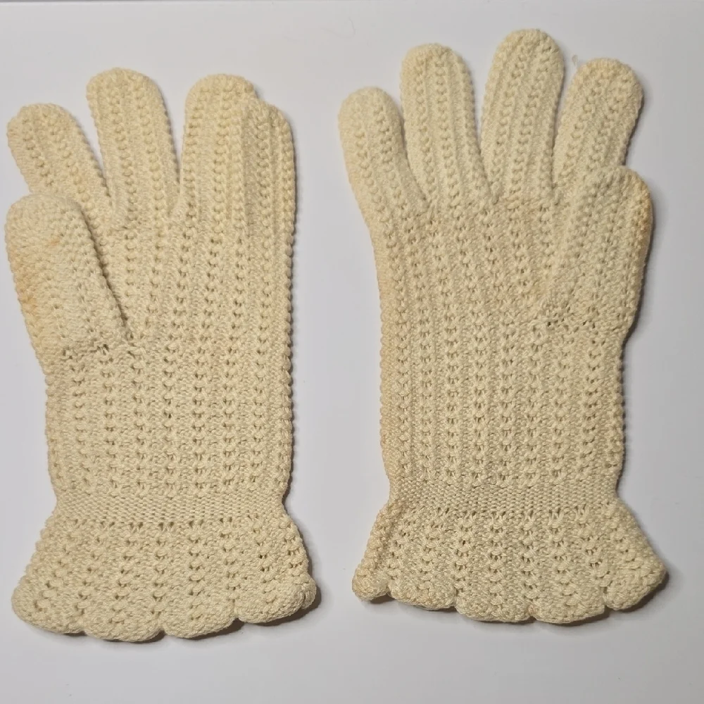 Vintage Knit Cream Gloves - Picture 3 of 4